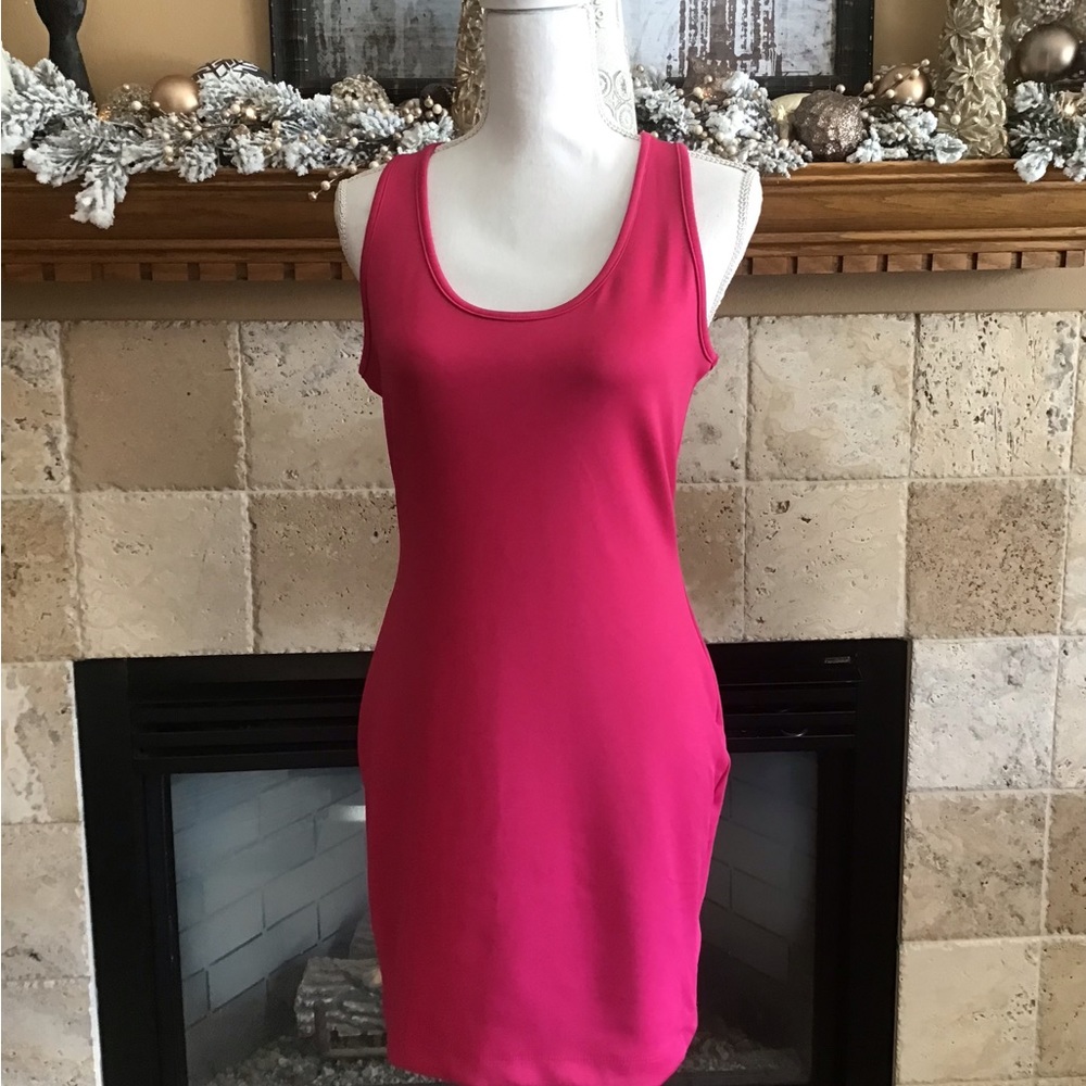 🩷🩷 Memuse’ new with tags hot pink dress!